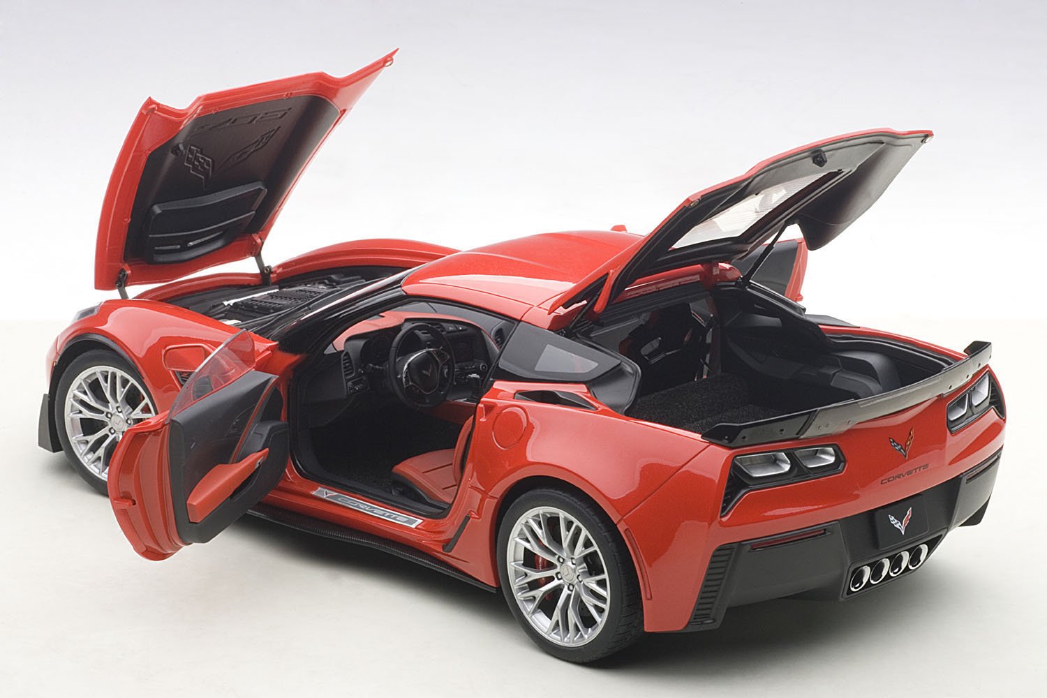 コルベット（赤）1/18 箱付き　AUTOart AUTOart 1/18 シボレー コルベット （C8） スティングレイ Z51